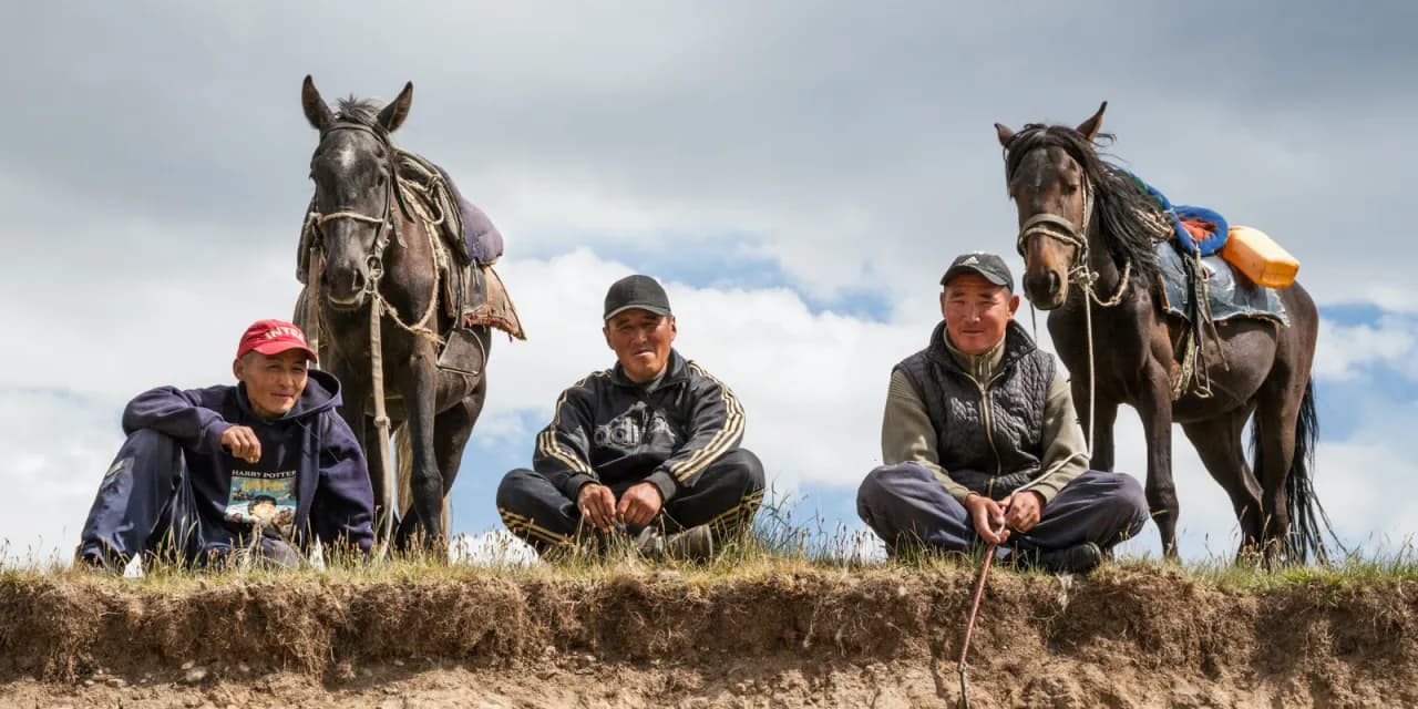 Mongolskie siodło co to? Odkryj jego fascynującą historię i zastosowanie